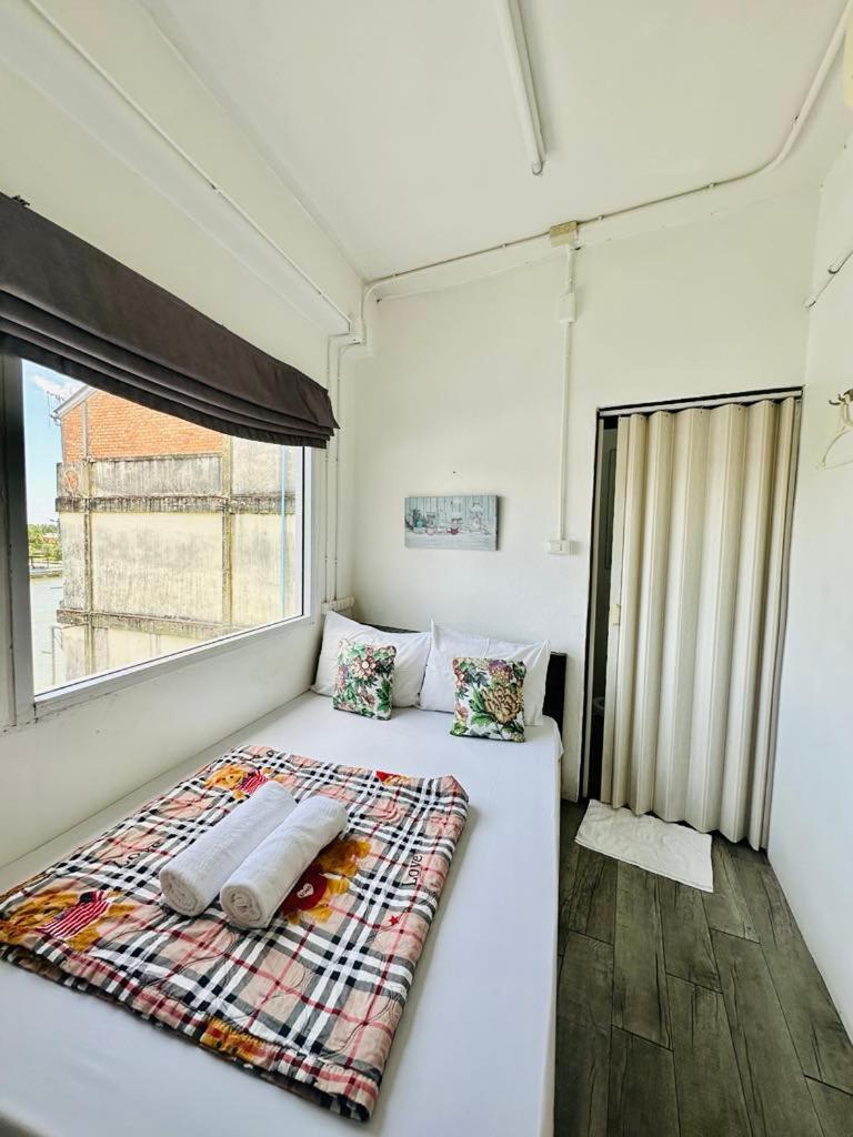 The Port Hostel Surat Thani Exterior foto