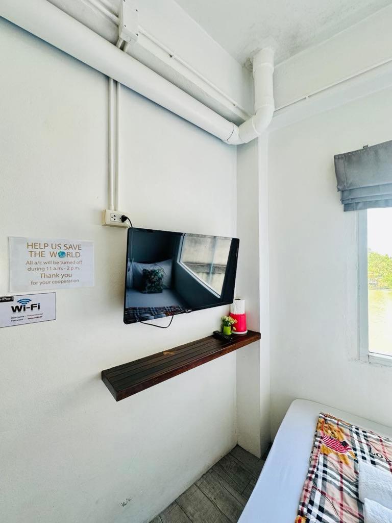 The Port Hostel Surat Thani Exterior foto